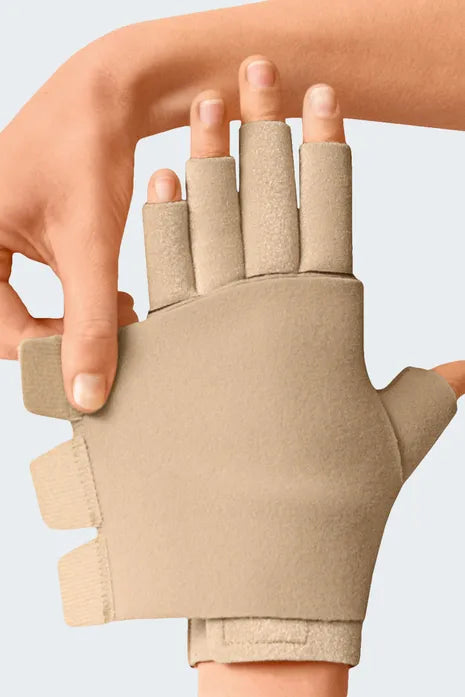 Juxtafit Essentials MTM Glove w/ dorsum strap